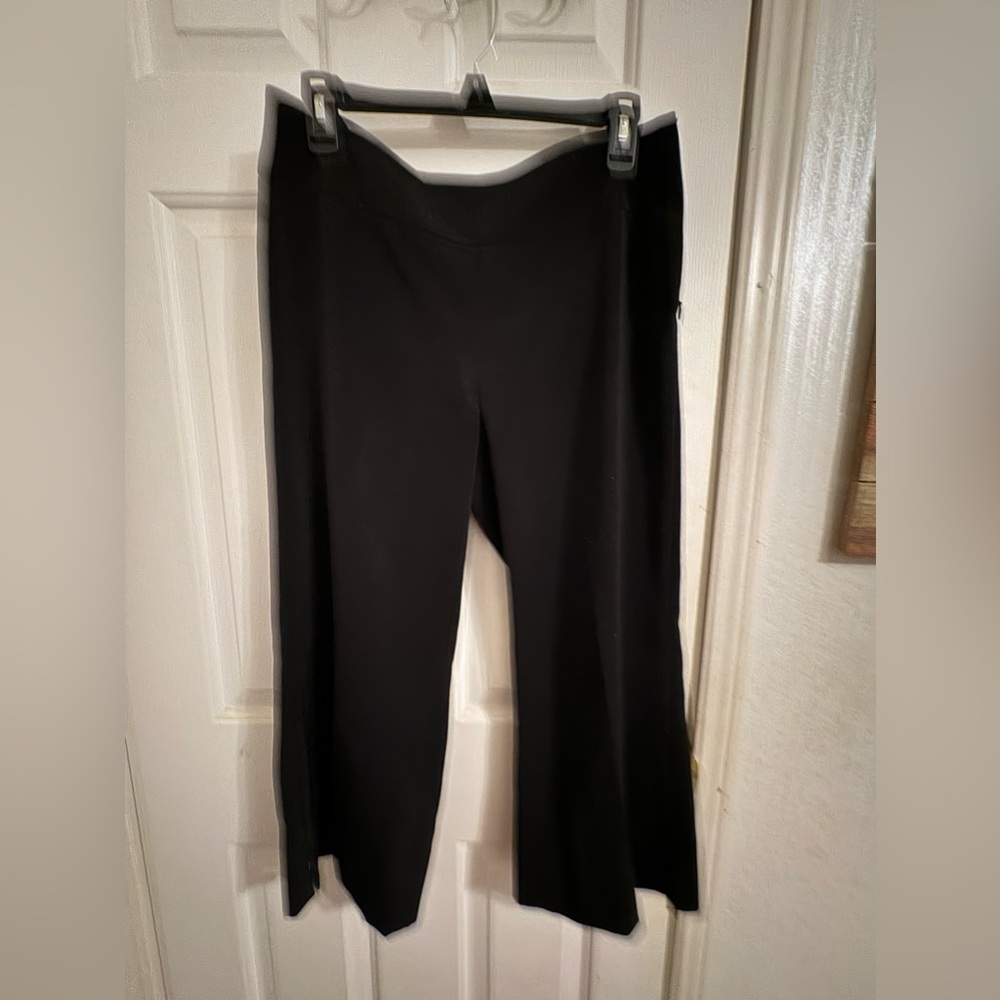 White House Black Market capri pants